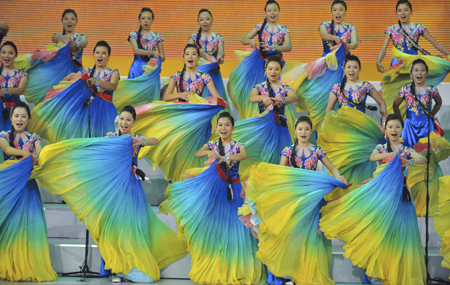 People perform a patriotic song during a vocal concert in Beijing, China, Sept. 4, 2009.(Xinhua/Xie 