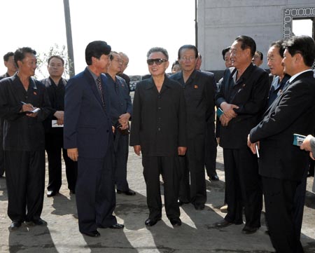 Photo released by Korean Central News Agency (KCNA) on Sept. 4, 2009 shows Kim Jong Il (C), top leader of the Democratic People's Republic of Korea (DPRK), inspects the Songjin Steel Company in north hamgyong-do, DPRK. (Xinhua/KCNA)