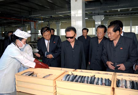 Photo released by Korean Central News Agency (KCNA) on Sept. 4, 2009 shows Kim Jong Il (C), top leader of the Democratic People's Republic of Korea (DPRK), inspects the kimch'aek Taehung marine products company in north hamgyong-do, DPRK. (Xinhua/KCNA) 