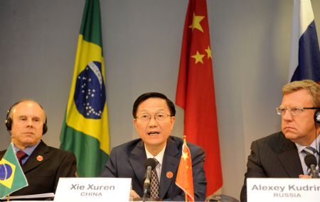 Chinese Finance Minister Xie Xuren (C) speaks at a press conference after the meeting with his counterparts from Rissa, Brazil and India in London, capital of the U.K., Sept. 4, 2009. Finance ministers and central bank governors of the BRIC nations, namely Brazil, Russia, India and China, met here on Friday to discuss the situation of the world economy, as well as fiscal and monetary policy responses in BRIC countries, ahead of the G20 finance ministers and central bank governors' meeting. [Xinhua/Zeng Yi]