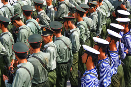 Photo taken on Aug. 22, 2009 shows Chinese soldiers are sweaty profusely when they take part in the parade training in Beijing, capital of China. Participants are busy doing exercises to prepare for the scheduled military parade at the Tian'anmen square in Beijing to celebrate the 60th anniversary of the founding of the People's Republic of China on Oct. 1.[Zha Chunming/Xinhua]