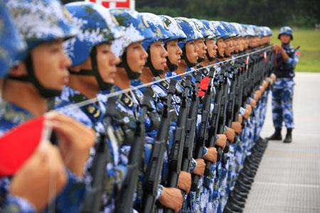 Photo taken on Aug. 21, 2009 shows Chinese soldiers take part in the parade training in Beijing, capital of China. Participants are busy doing exercises to prepare for the scheduled military parade at the Tian'anmen square in Beijing to celebrate the 60th anniversary of the founding of the People's Republic of China on Oct. 1.[Zha Chunming/Xinhua]