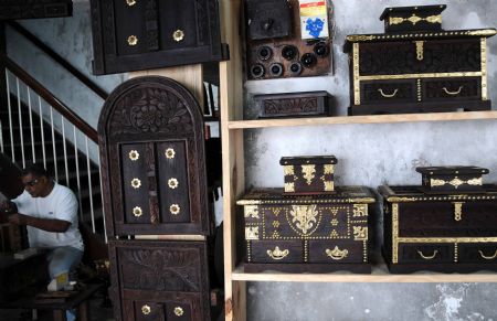 Photo taken on Sept. 2, 2009 shows furnitures for sale in a shop in the Zanzibar Stone Town in Tanzania.[Xu Suhui/Xinhua]