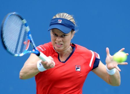 Kim Clijsters of Belgium hits a return to Venus Williams of the US during their 4th round US Open match at the USTA Billie Jean King National Tennis Center in New York.(Xinhua/Reuters Photo)
