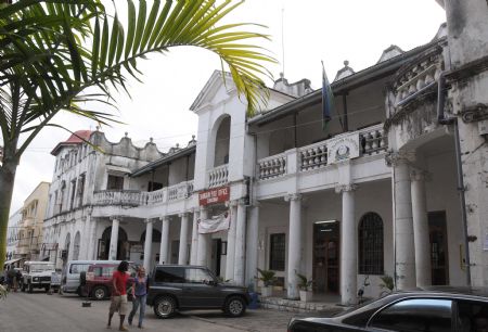 Photo taken on Sept. 2, 2009 shows a post office in the Zanzibar Stone Town in Tanzania. The Stone Town, which used to be a trading center in East Africa, is a seashore city with winding alleys, bustling bazaars, mosques and grand Arab houses. Most of the houses are well preserved and constructions built in the 19th century still can be seen in the town. The harmonious combination of different cultures attract lots of tourists every year. The Stone Town was listed by the UNESCO in 2000 as a world cultural heritage site. (Xinhua/Xu Suhui)