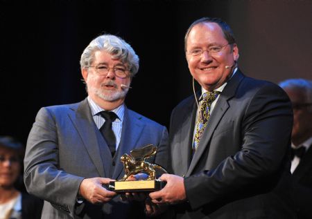 US director John Lasseter (R) receives the Golden Lion for Lifetime Achievement of the 66th Venice International Film Festival from film director George Lucas at Venice Lido, on September 6, 2009. Five directors: Andrew Stanton, Pete Docter, John Lasseter, Brad Bird and Lee Unkrich were awarded the Golden Lion for Lifetime Achievement on Sunday.(Xinhua/Wu Wei)