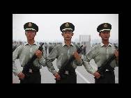 Soldier are busy doing exercises to prepare for the scheduled military parade at the Tian'anmen square.