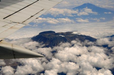 The aerial photo taken on Sept. 4, 2009 shows the snowless top of Mount Kilimanjaro. Some scientists warned that the snow caps and glaciers on Mount Kilimanjaro would disappear altogether between 2015 and 2020.(Xinhua/Xu Suhui)