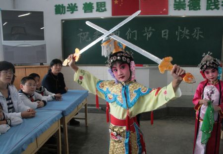Pupil Gong Nuo plays Beijing Opera for teachers at the First Primary School in Boxing County, east China's Shandong Province, Sept. 7, 2009. On the eve of Chinese Teacher's Day, which falls on Sept. 10, pupils of this school sent greetings and best wishes to their teachers.(Xinhua/Chen Bin)