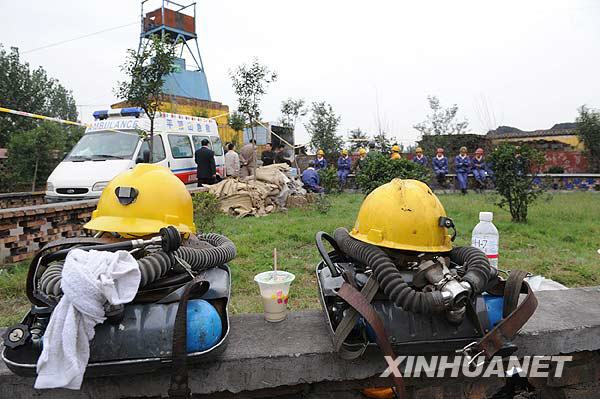 Rescuers get ready at the Xinhua No. 4 coal mine in Xinhua District of Pingdingshan City, central China's Henan Province, on Sept. 8, 2009. 