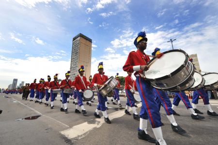 Music band participate in the parade of the Independent Day of Brazil in Rio de Janeiro, Brazil, September 7, 2009.[Song Weiwei/Xinhua]