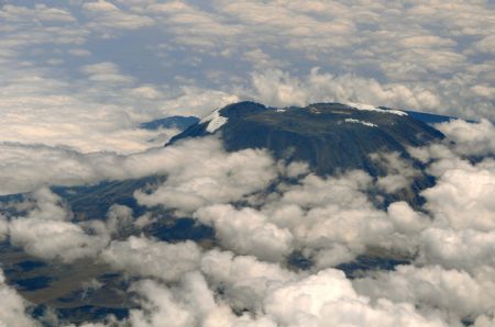 The aerial photo taken on Sept. 4, 2009 shows the snowless top of Mount Kilimanjaro.[Xu Suhui/Xinhua]