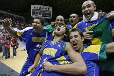 Brazil's players celebrate with the trophy after defeating Puerto Rico to win the gold medal basketball game in the men's FIBA Americas Championship in San Juan September 6, 2009.(Xinhua/Reuters Photo) 