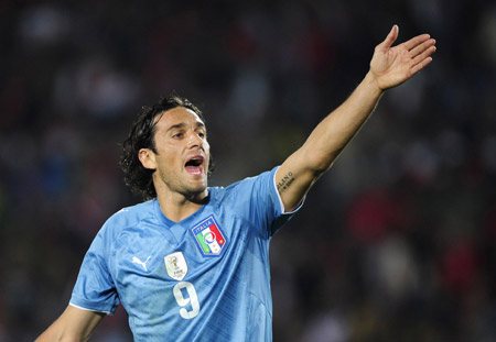 Italy's Luca Toni reacts during their Confederations Cup soccer match against Egypt at Ellis Park in Johannesburg June 18, 2009. (Xinhua/Reuters File Photo)