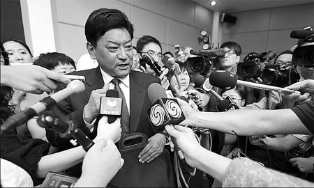 Pelma Trile, vice-chairman of the Tibet autonomous region, takes questions from reporters after a press conference. Five vice-chairmen from the country's five autonomous regions held the joint press conference yesterday in Beijing to talk about the regions' achievements since the founding of New China. [Photo by Zhang Ke/China Daily] 