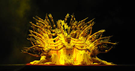 Dancers perform at the closing ceremony of the Shanxi Merchants Culture and Art Celebration Week in Taiyuan, north China's Shanxi Province, Sept. 7, 2009.