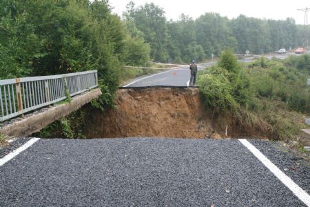 A bridge is destroyed by flood in Tekirdag, Turkey, Sept. 8, 2009. [Xinhua/Anadolu Agency]