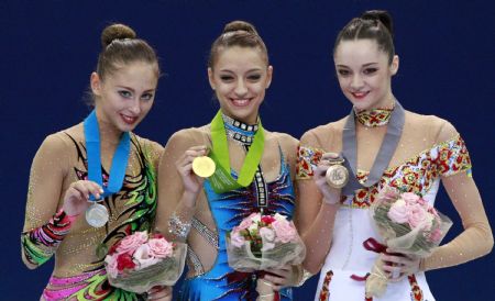 Gold medalist Evgenia Kanaeva (C) of Russia, silver medalist Daria Kondakova (L) of Russia and bronze medalist Anna Bessonova of the Ukraine pose for photos during the awarding ceremony for the rope event final at the 2009 Rhythmic Gymnastics World Championships in Mie Prefecture, Japan, Sept. 8, 2009.[Ren Zhenglai/Xinhua]