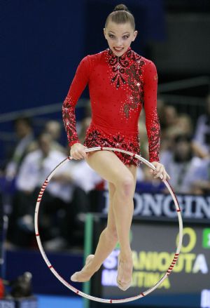 Melitina Staniouta of Belarus performs during the hoop event final at the 2009 Rhythmic Gymnastics World Championships in Mie Prefecture, Japan, Sept. 8, 2009. Melitina Staniouta won the bronze in hoop event final with a total of 27.150 points.[Ren Zhenglai/Xinhua]