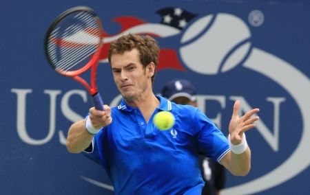 Andy Murray of Britain hits a return shot to Marin Cilic of Croatia during their match at the U.S. Open tennis championship in New York, September 8, 2009. 