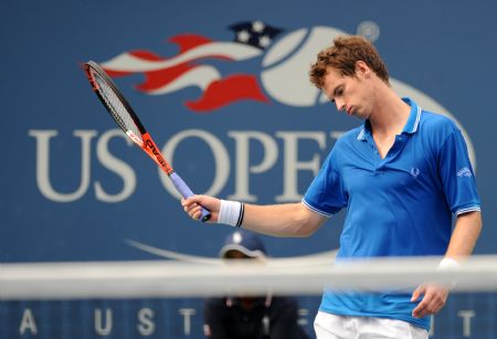 Andy Murray of Britain reacts during the men's singles eighth-finals match against Marin Cilic of Croatia at the U.S. Open tennis tournament in New York, the U.S., Sept. 8, 2009. Murray lost the match 0-3. (Xinhua/Shen Hong) 