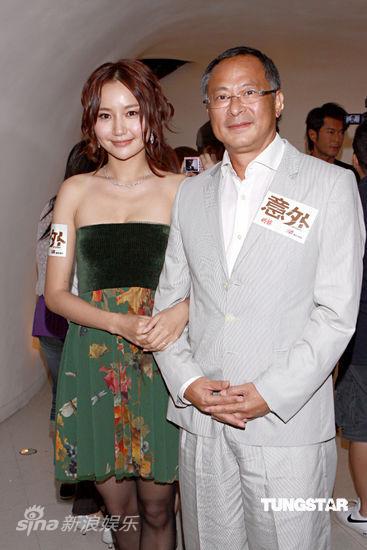 The director Zheng Baorui (R) and Han Yuqin