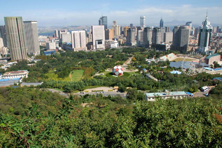 Photo taken on Sept. 8, 2009 shows the urban scenery of Dalian city, northeast China's Liaoning Province. The city of Dalian is making all-around preparations for the Annual Meeting of the New Champions 2009, or Summer Davos, which will be held there from Sept. 10 to Sept. 12.[Wang Xizeng/Xinhua]