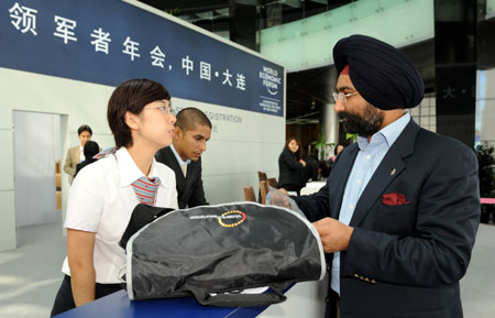 An Indian participant registers for the Annual Meeting of the New Champions 2009, or Summer Davos, in Dalian, northeast China's Liaoning Province. [Li Gang/Xinhua]