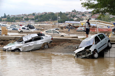 Photo taken on Sept. 9, 2009 shows vehicles damaged by flood in Istanbul, Turkey. Floods killed 31 people in northwest Turkey after torrential rains hit the region from late Monday, the semi-official Anatolia News Agency reported Wednesday, quoting Turkish Prime Minister Recep Tayyip Erdogan as saying. [Xinhua/Anatolia]