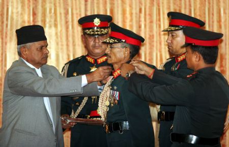 Nepalese President Ram Baran Yadav (L) presents the insignia to the new Chief of Army Staff Chhatra Man Singh Gurung (C) at the presidential house in Kathmandu, capital of Nepal, Sept. 9, 2009. Gurung formally assumed office on Wednesday.[Xinhua] 