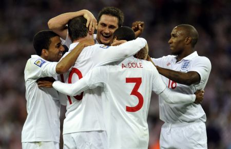 England's Wayne Rooney (2nd L) is congratulated by teammates after scoring during their World Cup 2010 qualifying soccer match against Croatia at Wembley Stadium, in London September 9, 2009.(Xinhua/Reuters Photo) 