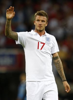 England's David Beckham acknowledges the crowd after their World Cup 2010 qualifying soccer match against Croatia at Wembley Stadium in London September 9, 2009.(Xinhua/Reuters Photo) 