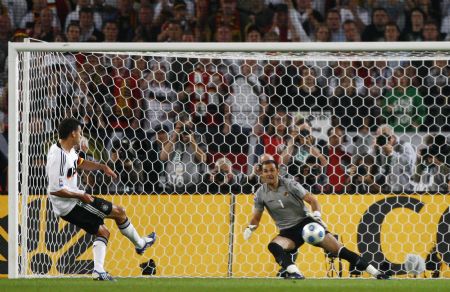 Germany's Michael Ballack (L) scores from a penalty kick against Azerbaijan's goalkeeper Kamran Aghayev during their World Cup 2010 qualifier soccer match in Hanover September 9, 2009.(Xinhua/Reuters Photo) 