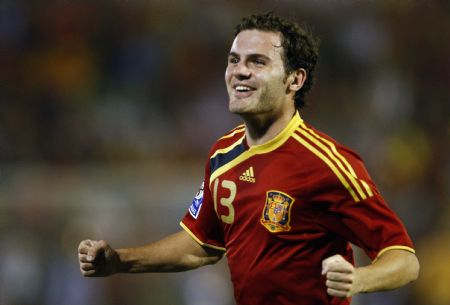 Spain's Juan Manuel Mata celebrates after scoring their team's third goal against Estonia during their World Cup 2010 qualifying soccer match at the Romano stadium in Merida, September 9, 2009.(Xinhua/Reuters Photo)