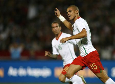 Portugal's Pepe (L) celebrates with his teammate Raul Meireles after scoring against Hungary during their 2010 World Cup qualifying soccer match at Budapest's Puskas stadium September 9, 2009.(Xinhua/Reuters Photo) 