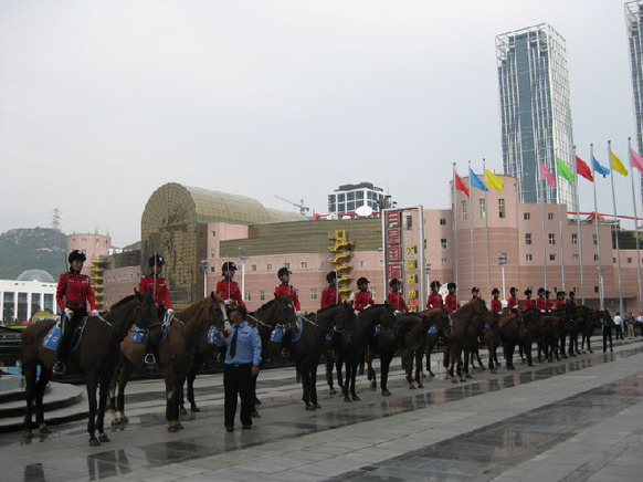 Mounted policewomen at the 2009 Summer Davos Meeting in Dalian, northeast China&apos;s Liaoning Province. The meeting from Sept.10 to Sept.12 attracts over 1,300 participants from 86 countries. [Catherine Guo / China.org.cn]