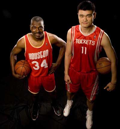  Yao and Houston Rockets' legend center Hakeem Olajuwon.