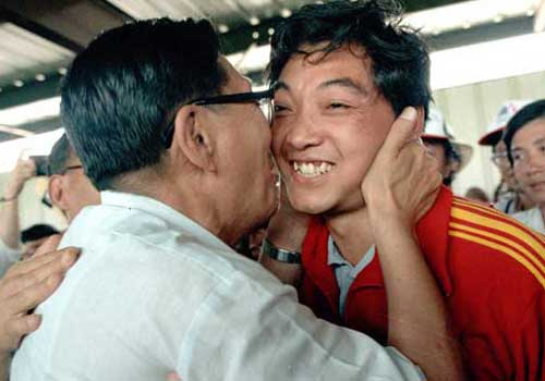 Xu Haifeng won China’s first Olympic gold medal at the 23rd Olympic Games.