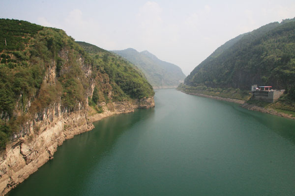 The Youshui River passes through Hibiscus Town. [Photo:CRIENGLISH.com/Duan Xuelian]