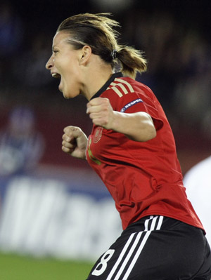 Germany's Inka Gings celebrates after scoring during their UEFA women's Euro 2009 final soccer match against England in Helsinki September 10, 2009. (Xinhua/Reuters Photo)