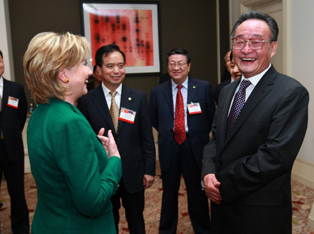 Wu Bangguo (R), chairman of the Standing Committee of China's National People's Congress, meets with U.S. Secretary of State Hillary Clinton in Washington, Sept. 10, 2009. (Xinhua/Pang Xinglei)