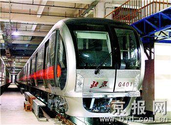 Air-conditioned subway trains were put into use in Beijing in 2007.