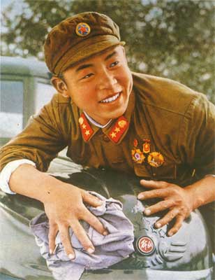 Lei Feng, a 20-some-year-old soldier, was an idol for everyone in the 1960s because of his kind heart and devotion to his work.