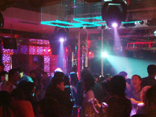 Nightclubs first appeared in Guangzhou and Shenzhen in 1990.