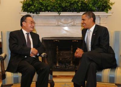 Wu Bangguo (L), chairman of the Standing Committee of China's National People's Congress, meets with U.S. President Barack Obama at the White House in Washington, the United States, Sept. 10, 2009.[Ma Zhancheng/Xinhua] 