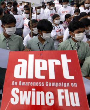 File photo shows school children hold a banner as they take part in a H1N1 flu, formerly known as the swine flu, awareness run in the southern Indian city of Hyderabad August 17, 2009. (Xinhua/Reuters File Photo)