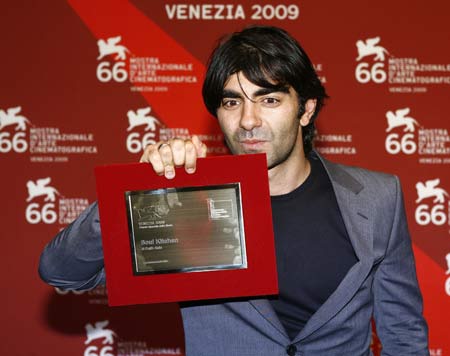 Turkish German director Fatih Akin shows the 'Special Jury Prize' award for his film 'Soul Kitchen' during the 66th Venice International Film Festival at Venice Lido, Italy, Sept. 12, 2009. 