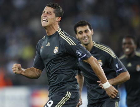 Real Madrid's Cristiano Ronaldo celebrates after he scored during their Champions League soccer match against FC Zurich (FCZ) at the Letzigrund Stadium in Zurich September 15, 2009.
