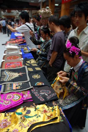 Competitors make embroidery during a traditional handicraft competition in Kaili, southwest China's Guizhou Province, Sept. 15, 2009.(Xinhua/Wu Ruxiong)