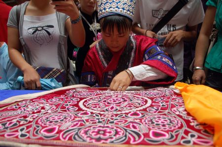 A competitor makes embroidery during a traditional handicraft competition in Kaili, southwest China's Guizhou Province, Sept. 15, 2009.(Xinhua/Wu Ruxiong) 